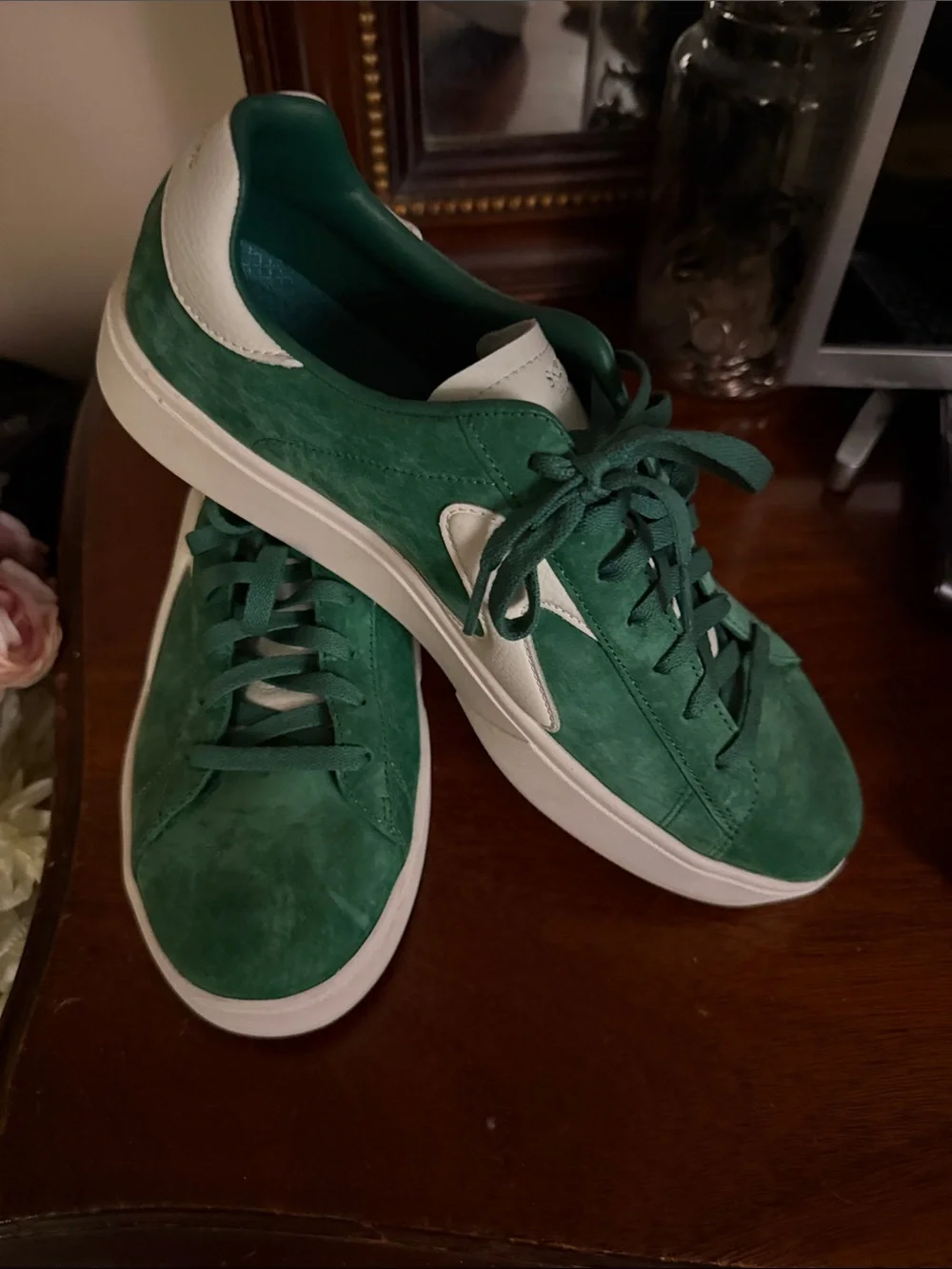 Skechers women’s  Green Suede Low-Top Sneakers with White Accents